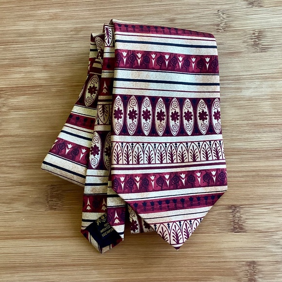 Metropolitan Museum of Art Men's 100% Silk Necktie Designer FLORAL Burgundy Gold - Picture 2 of 9